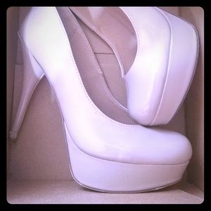 Stiletto heels in tan